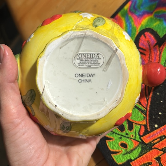 VTG Oneida  Country Bouquet Cherries Jubilee Hand painted Teapot - Picture 3 of 3